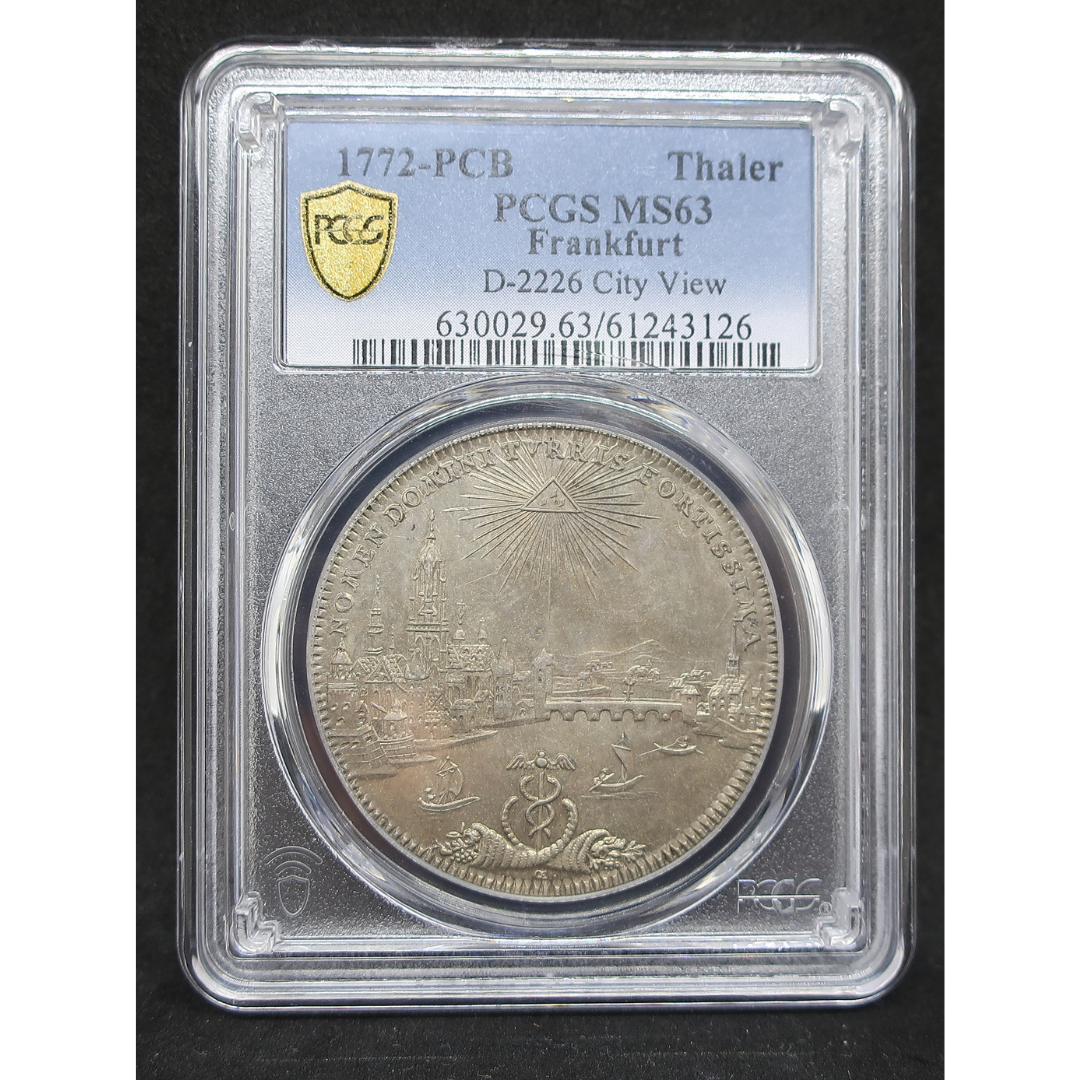 1772年 フランクフルト自由都市 ターラー銀貨の表面。スラブケースごと。