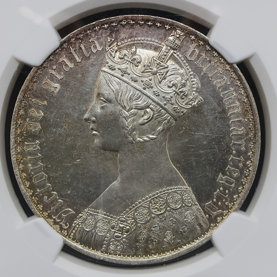 1847年 イギリス ヴィクトリア女王 ゴシッククラウン銀貨 表面クローズアップ