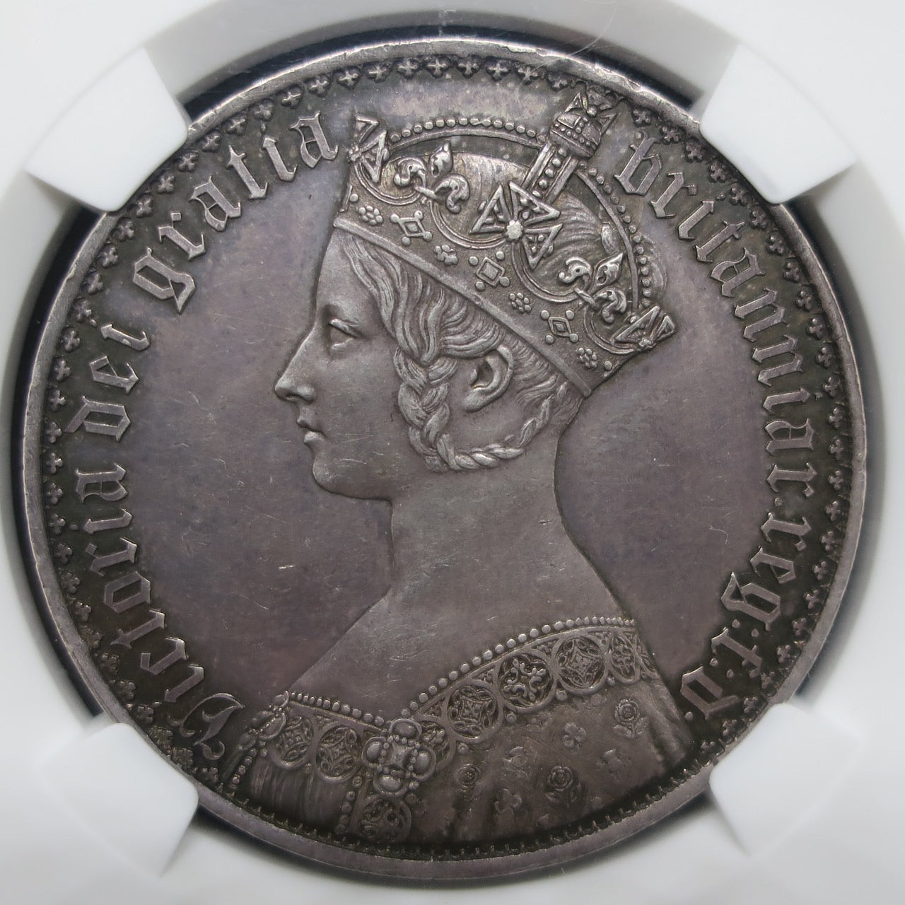 1847 イギリス ゴシッククラウン銀貨 ヴィクトリア女王 アンデシモ PF60 NGC - CoinBlessing