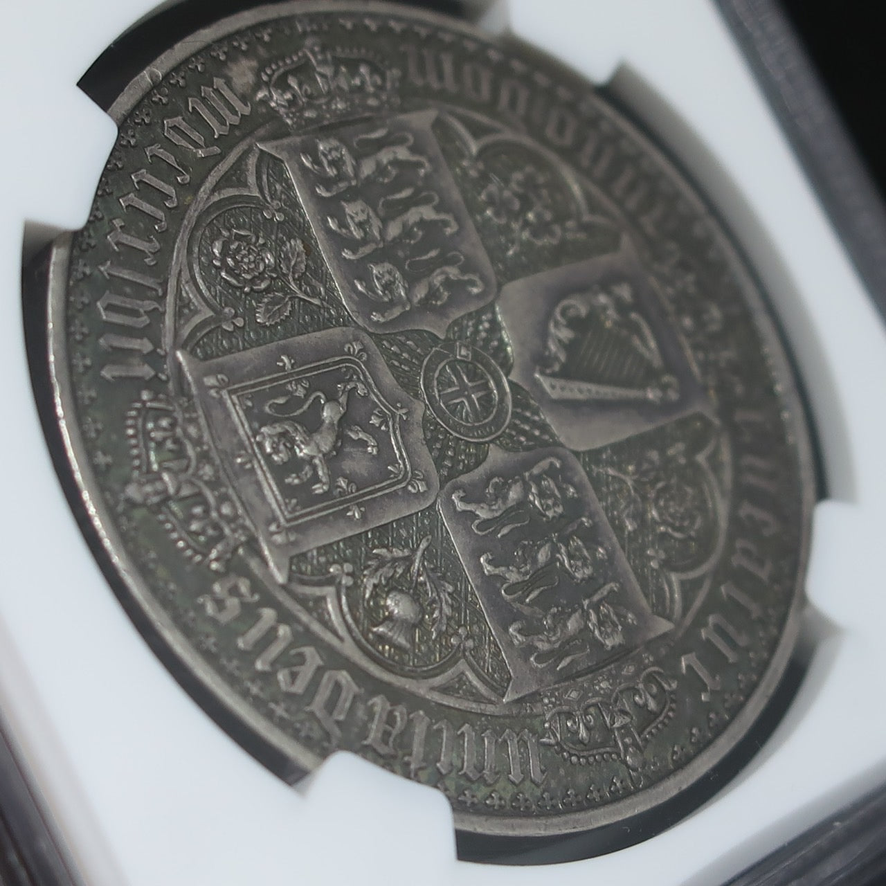 1847 イギリス ゴシッククラウン銀貨 ヴィクトリア女王 アンデシモ PF60 NGC - CoinBlessing