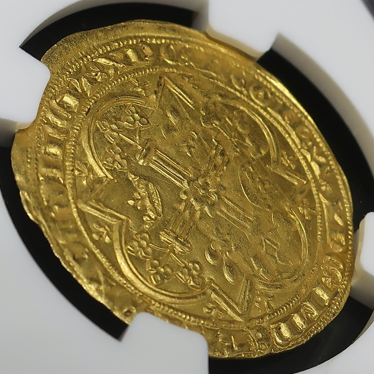 手打ちによる裏フランカピエ金貨の打刻感と金属の質感 中世ハンマーコイン