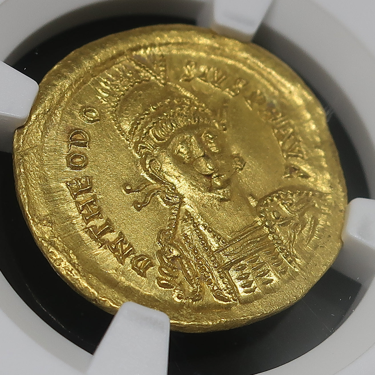 AD402-450 東ローマ帝国 ソリダス金貨 テオドシウス2世 MS2/5-2/5 NGC鑑定済み - CoinBlessing(コインブレッシング)