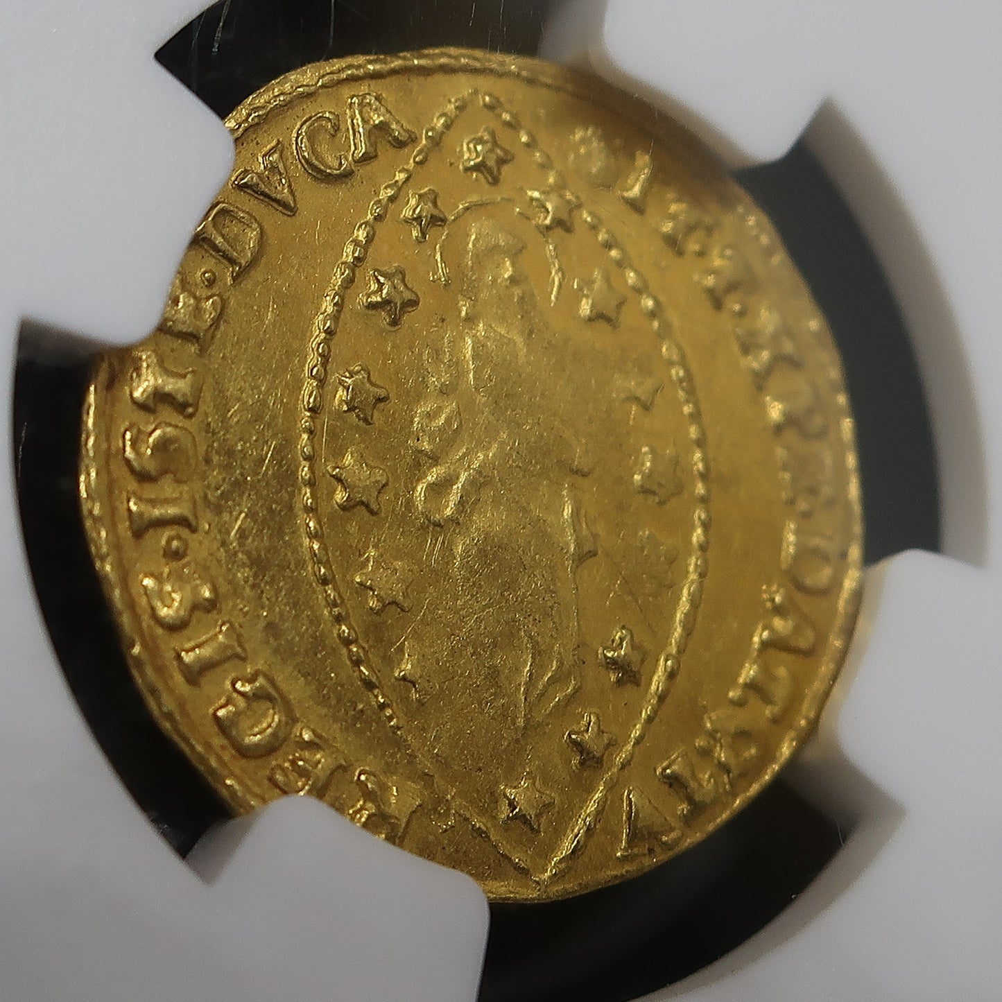 1789-97 イタリア ヴェネツィア共和国 ゼッキーノ金貨 ルドヴィコ・マニン MS63 NGC鑑定済み 斜めからの裏面全体像
