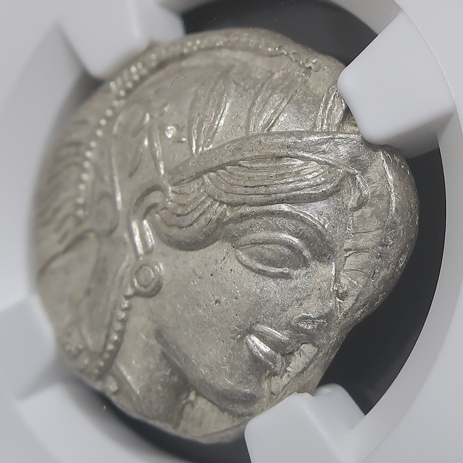 440-404 BC 古代ギリシャ アッティカ アテネ テトラドラクマ銀貨 MS4/5-4/5 NGC鑑定済み アンティークコイン 斜めからの表面全体像