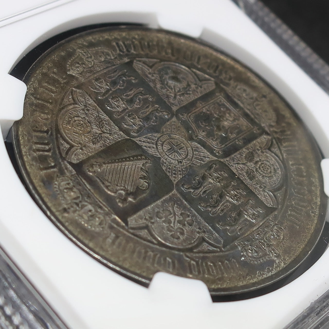 【銀貨の王様】 1847 ヴィクトリア ゴシッククラウン銀貨 プレーンエッジ ピュアシルバー PF61 NGC