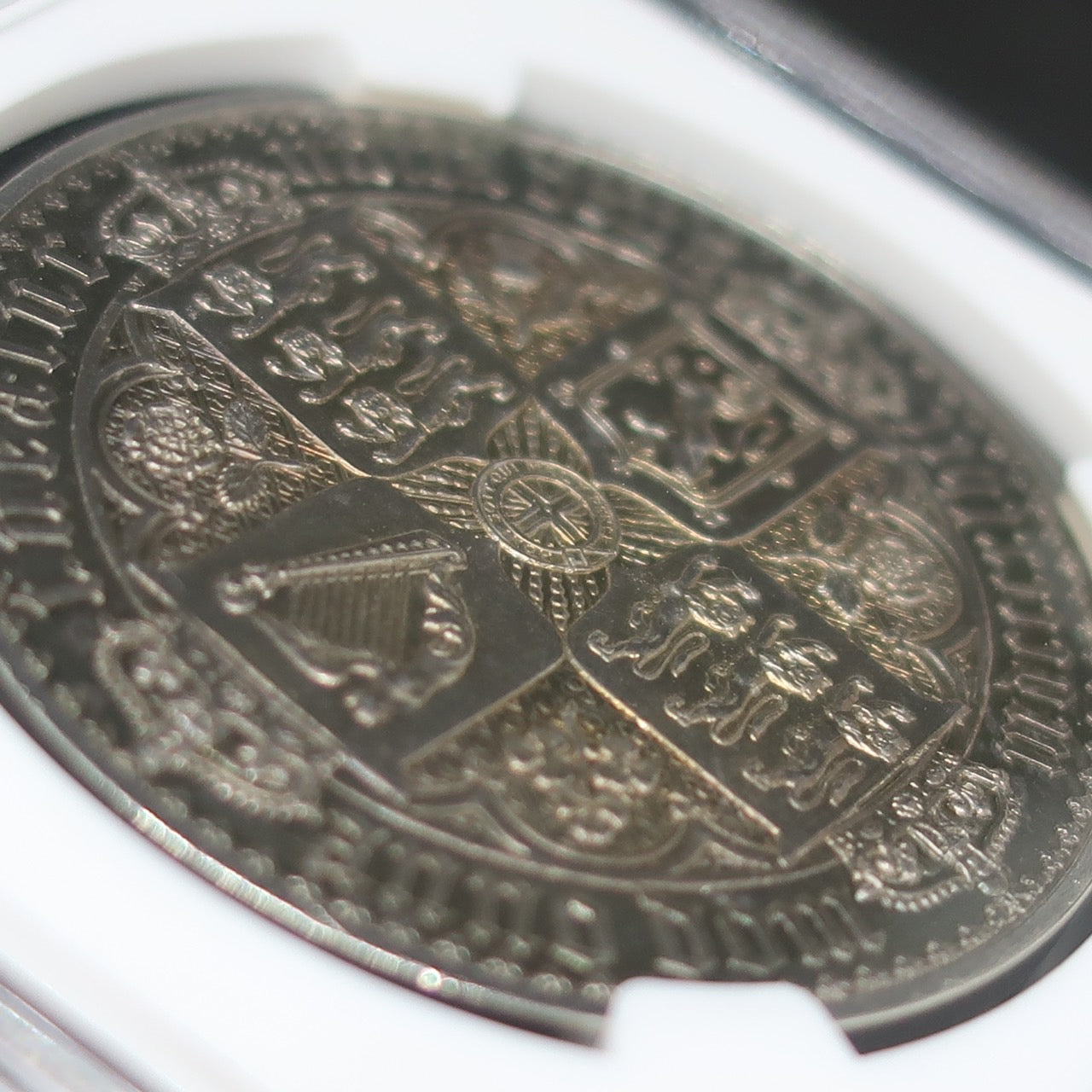 イギリス 1847 ヴィクトリア ゴシッククラウン銀貨 プレーンエッジ